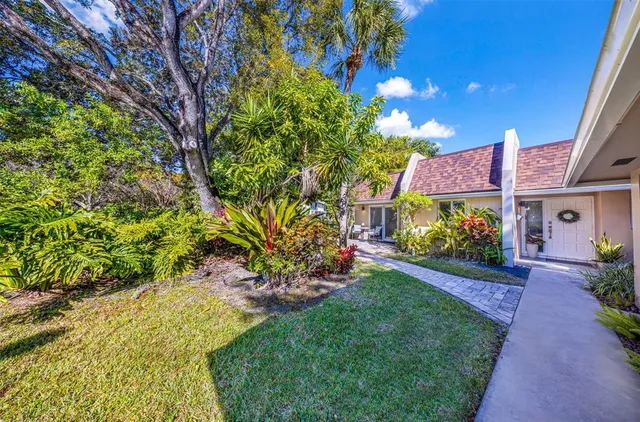 $649,900 | 3651 Oaks Clubhouse Drive, Unit P11, Pompano Beach, FL 33069