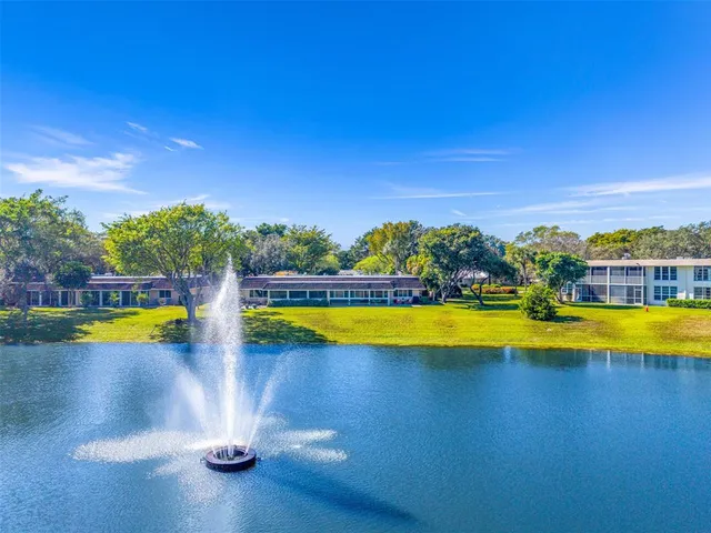 $649,900 | 3651 Oaks Clubhouse Drive, Unit P11, Pompano Beach, FL 33069