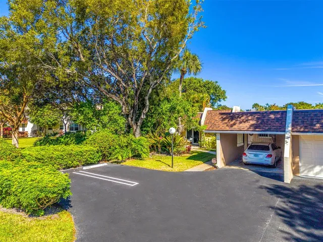 $649,900 | 3651 Oaks Clubhouse Drive, Unit P11, Pompano Beach, FL 33069