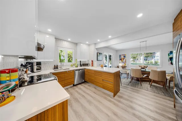 $649,900 | 3651 Oaks Clubhouse Drive, Unit P11, Pompano Beach, FL 33069