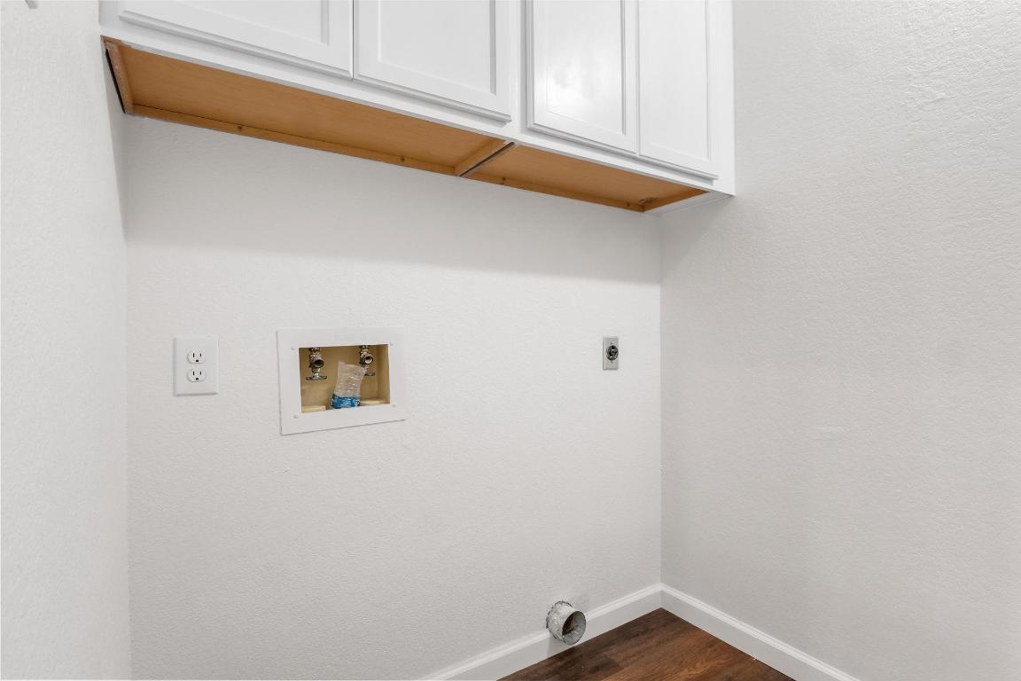 4711 Spicewood Springs Road, Unit 166 Austin, TX 78759 - Photo 16 of 25 a view of a microwave