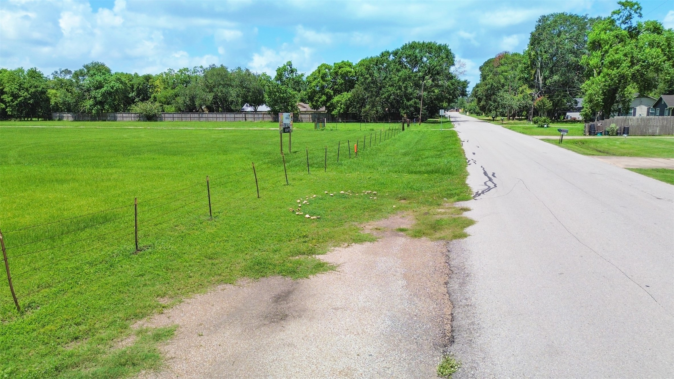 1126 Brooks Avenue Rosenberg, TX 77471 - Photo 8 of 15 a view of a park and basketball court