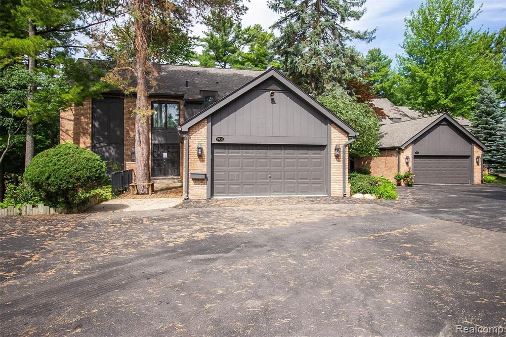1931 Pine Ridge Lane Bloomfield Hills, MI 48302 - Photo 1 of 47