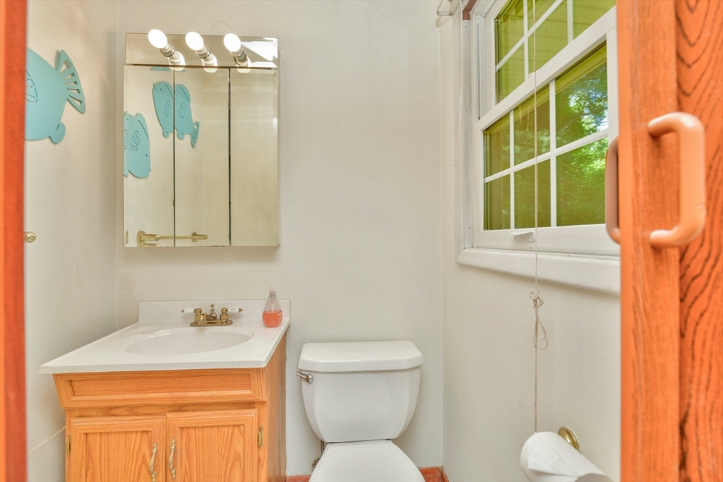 2 Catherine Road Framingham, MA 01701 - Photo 18 of 36