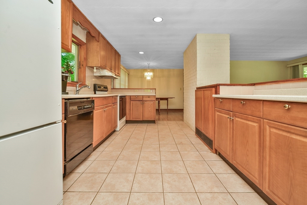 2 Catherine Road Framingham, MA 01701 - Photo 23 of 36