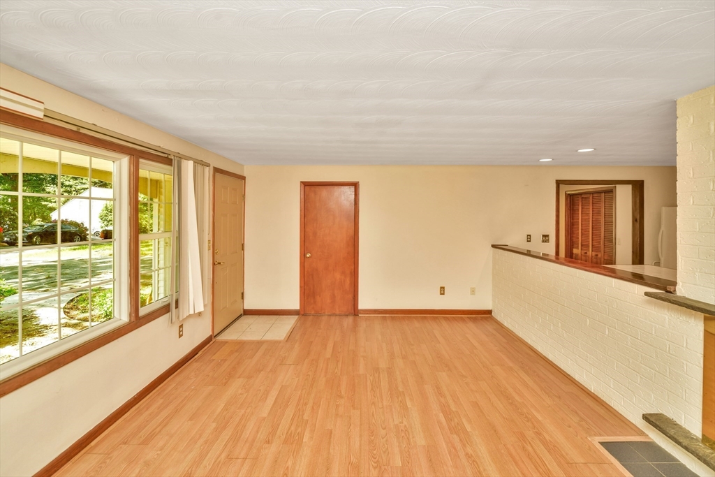 2 Catherine Road Framingham, MA 01701 - Photo 4 of 36