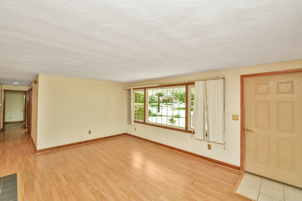 2 Catherine Road Framingham, MA 01701 - Photo 6 of 36