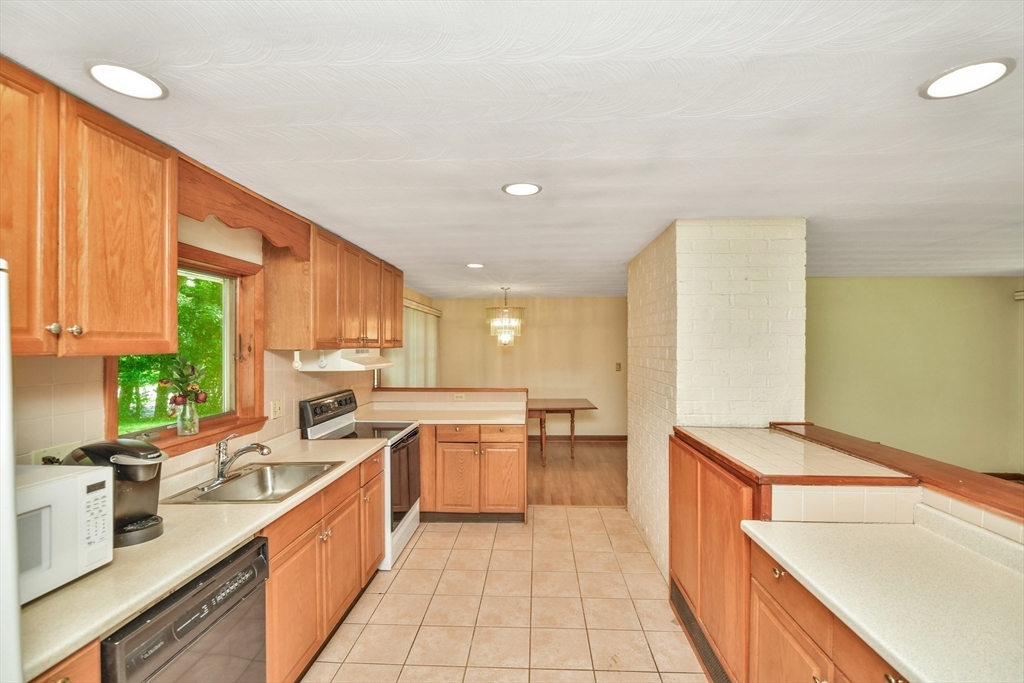 2 Catherine Road Framingham, MA 01701 - Photo 8 of 36