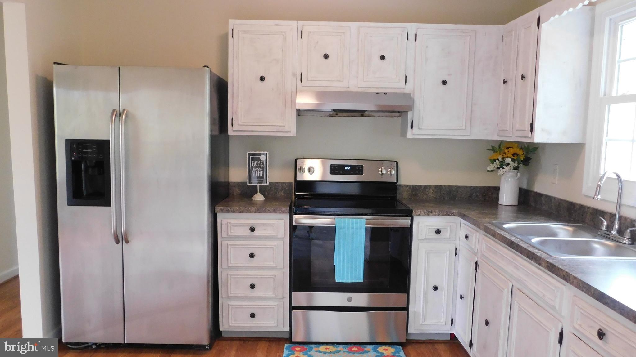 205 Guard Road Middletown, VA 22645 - Photo 6 of 26 a kitchen with stainless steel appliances granite countertop a sink stove and refrigerator