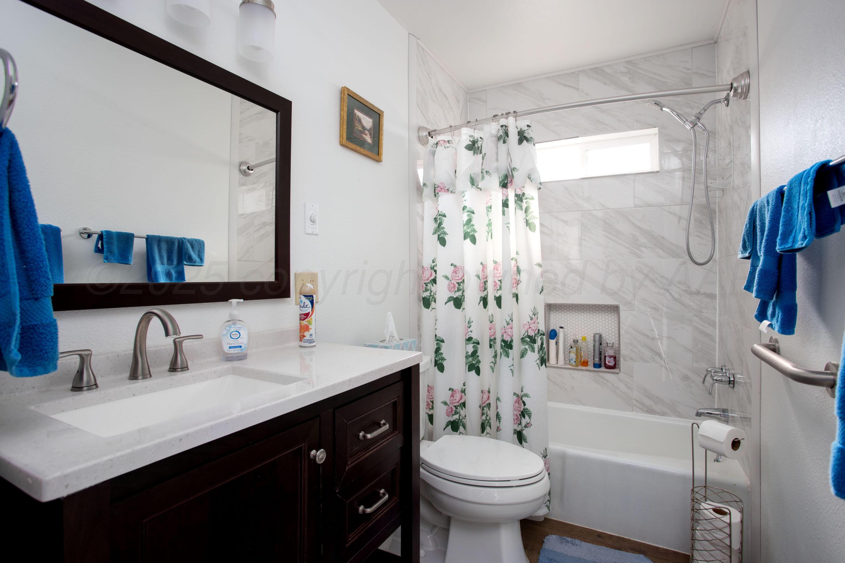 210 North 3rd Street Vega, TX 79092 - Photo 8 of 25 Hall Bathroom