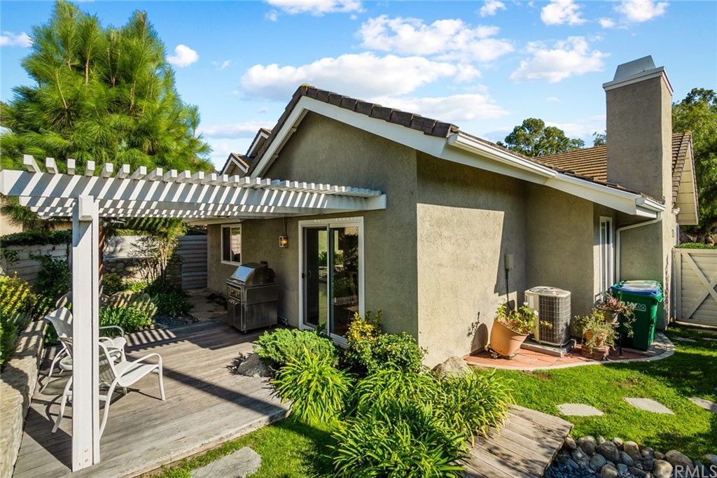 5 Elderwood, Unit 19 Irvine, CA 92614 - Photo 23 of 39 a front view of a house with garden