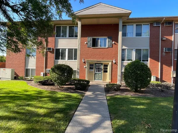 $1,100 | 7460 Central Street, Unit 3, Westland, MI 48185