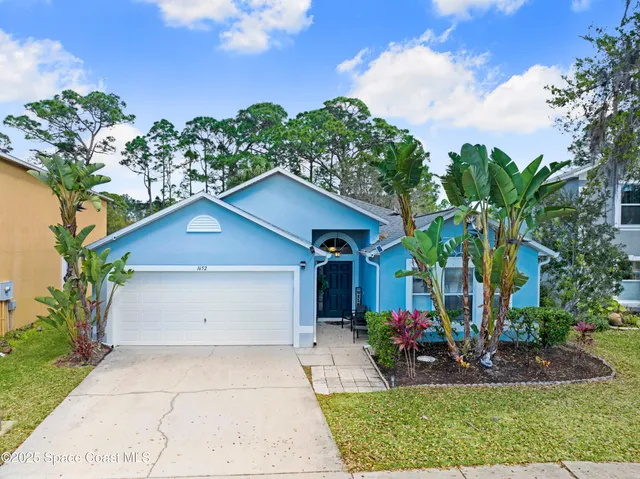 a front view of house with yard