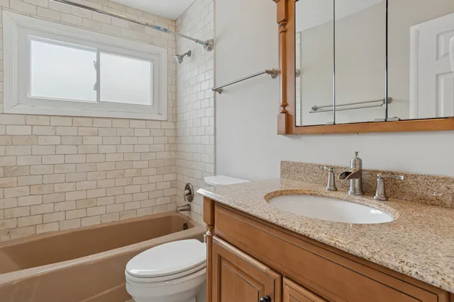 $3,000 | 1902 North Washington Street, Wheaton, IL 60187