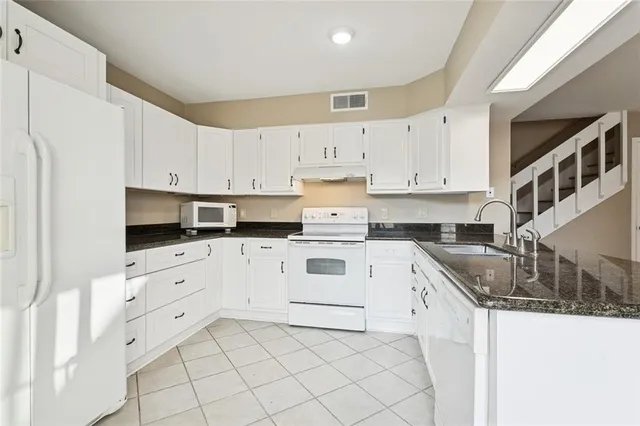 $155,000 | 4135 Loire Drive, Unit B, Kenner, LA 70065