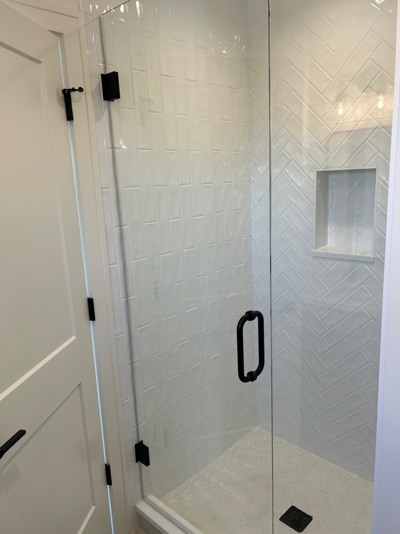 1413 Brophy Avenue Park Ridge, IL 60068 - Photo 28 of 34 a bathroom with a shower