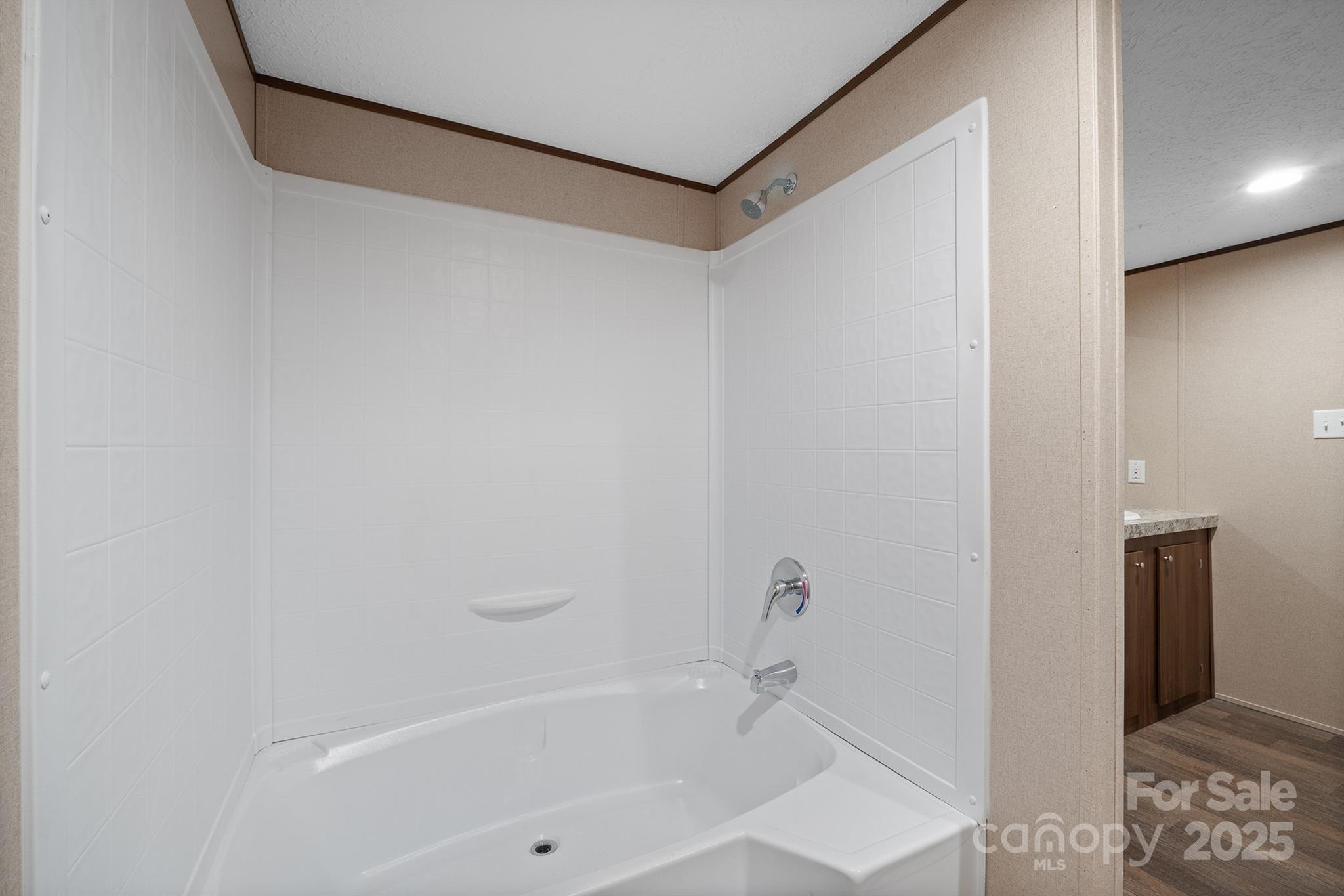 2490 Shadowbrook Drive Lenoir, NC 28645 - Photo 11 of 25 a bathroom with a bathtub