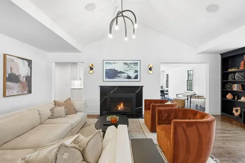 $2,250,000 | 225 Broadway Avenue North, Wayzata, MN 55391