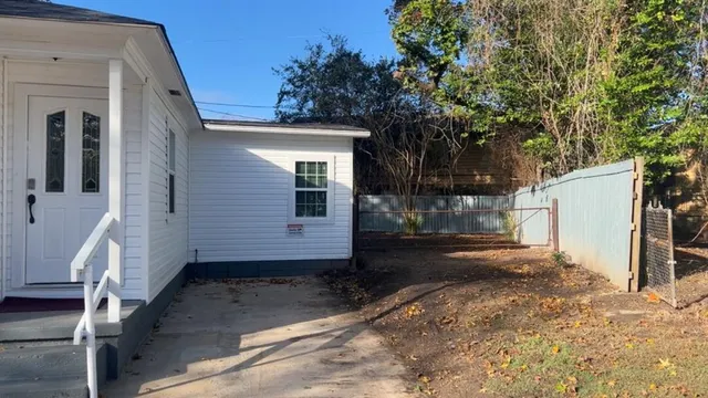 a view of a back yard of the house