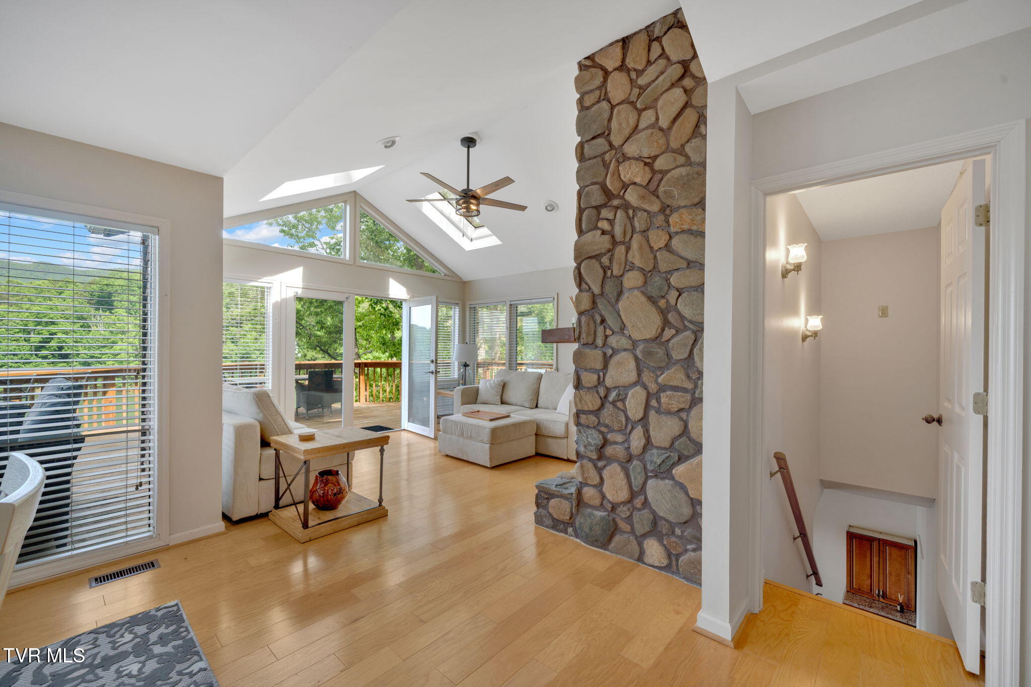 310 Cove Ridge Lane Butler, TN 37640 - Photo 14 of 69 IMG_2803