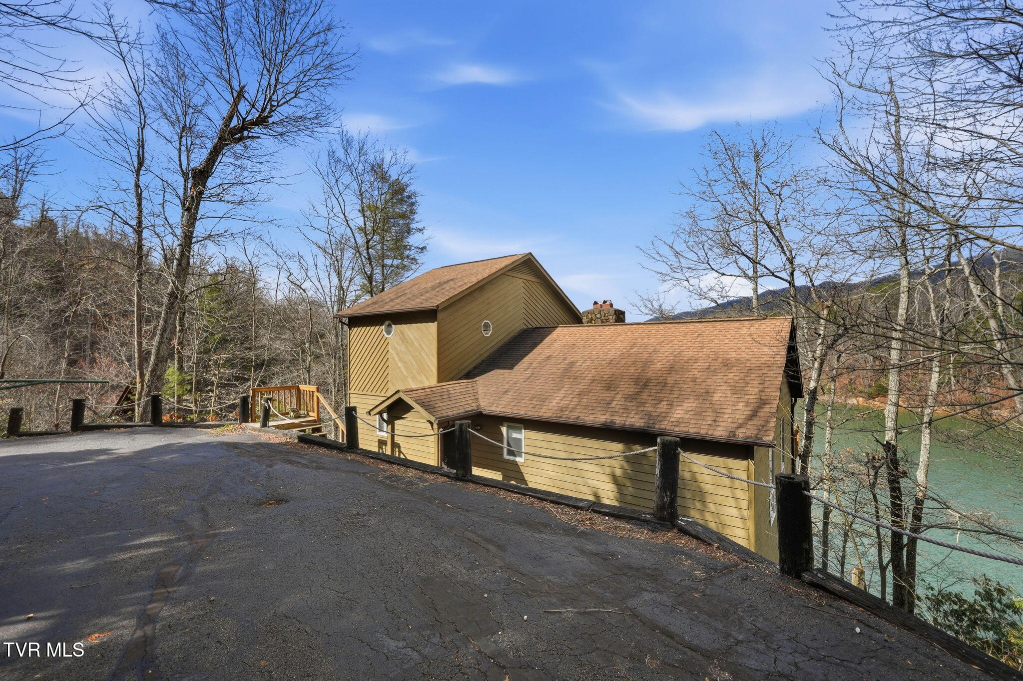 310 Cove Ridge Lane Butler, TN 37640 - Photo 6 of 69 IMG_2772