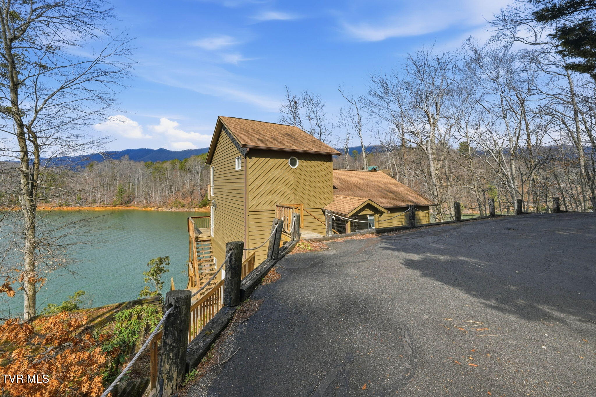 310 Cove Ridge Lane Butler, TN 37640 - Photo 7 of 69 IMG_2766