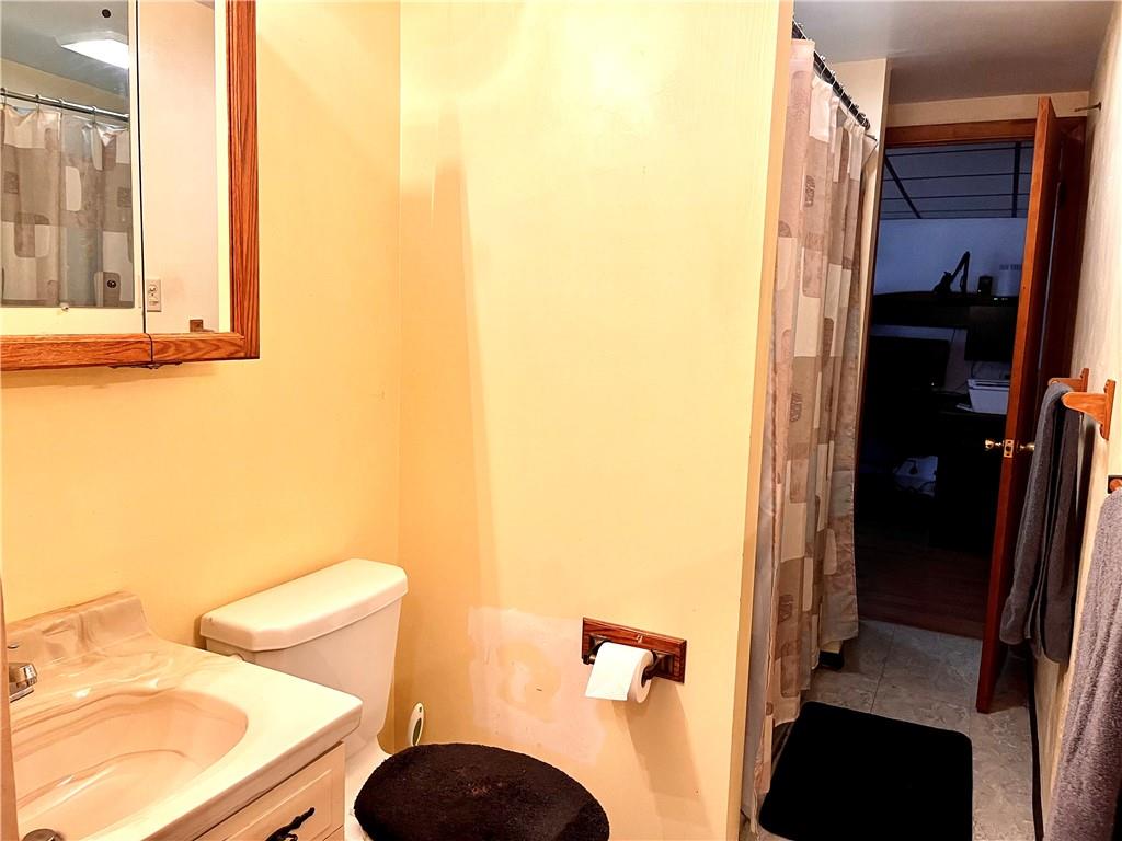 3531 Bevan Road North Versailles, PA 15137 - Photo 14 of 23 Full bath with to entrances. One that leads to the master bedroom.