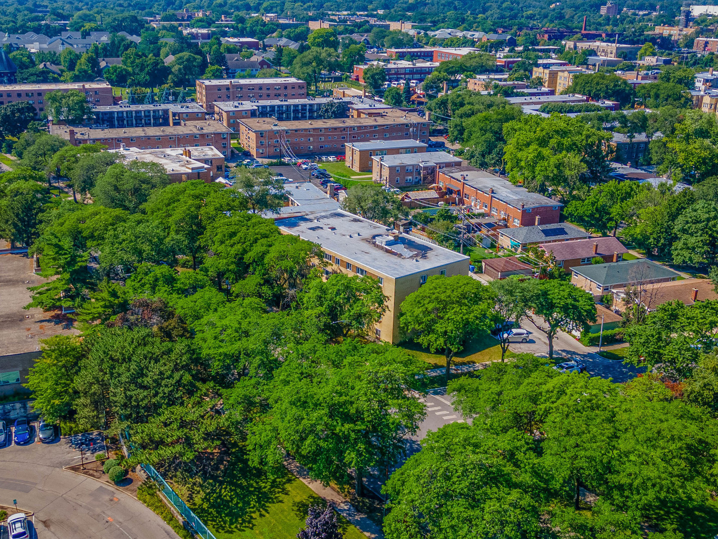 6500 North Ridge Boulevard, Unit 4E Chicago, IL 60626 - Photo 16 of 17 an aerial view of a house with yard swimming pool and outdoor seating