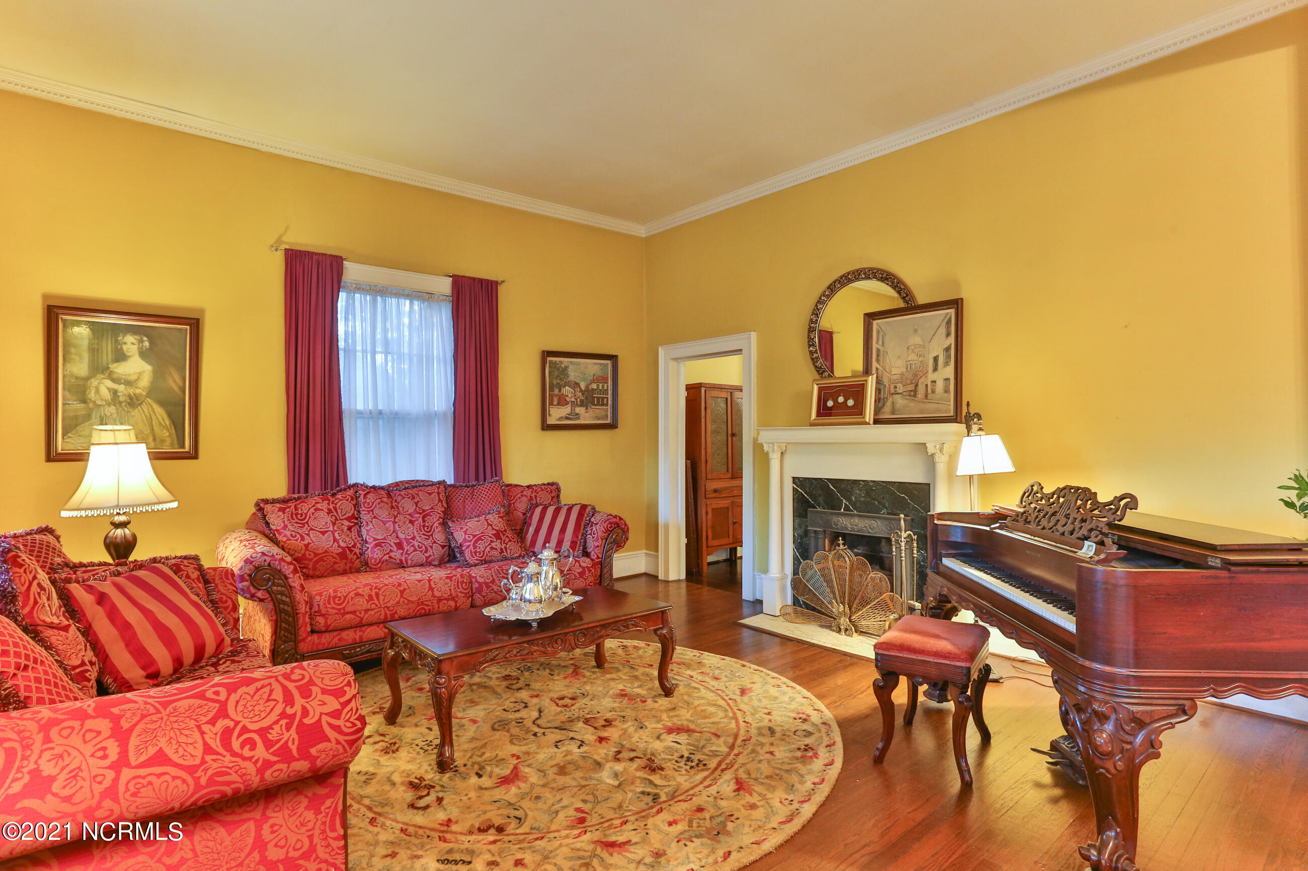 1020 Fayetteville Road Rockingham, NC 28379 - Photo 16 of 85 Formal Living room