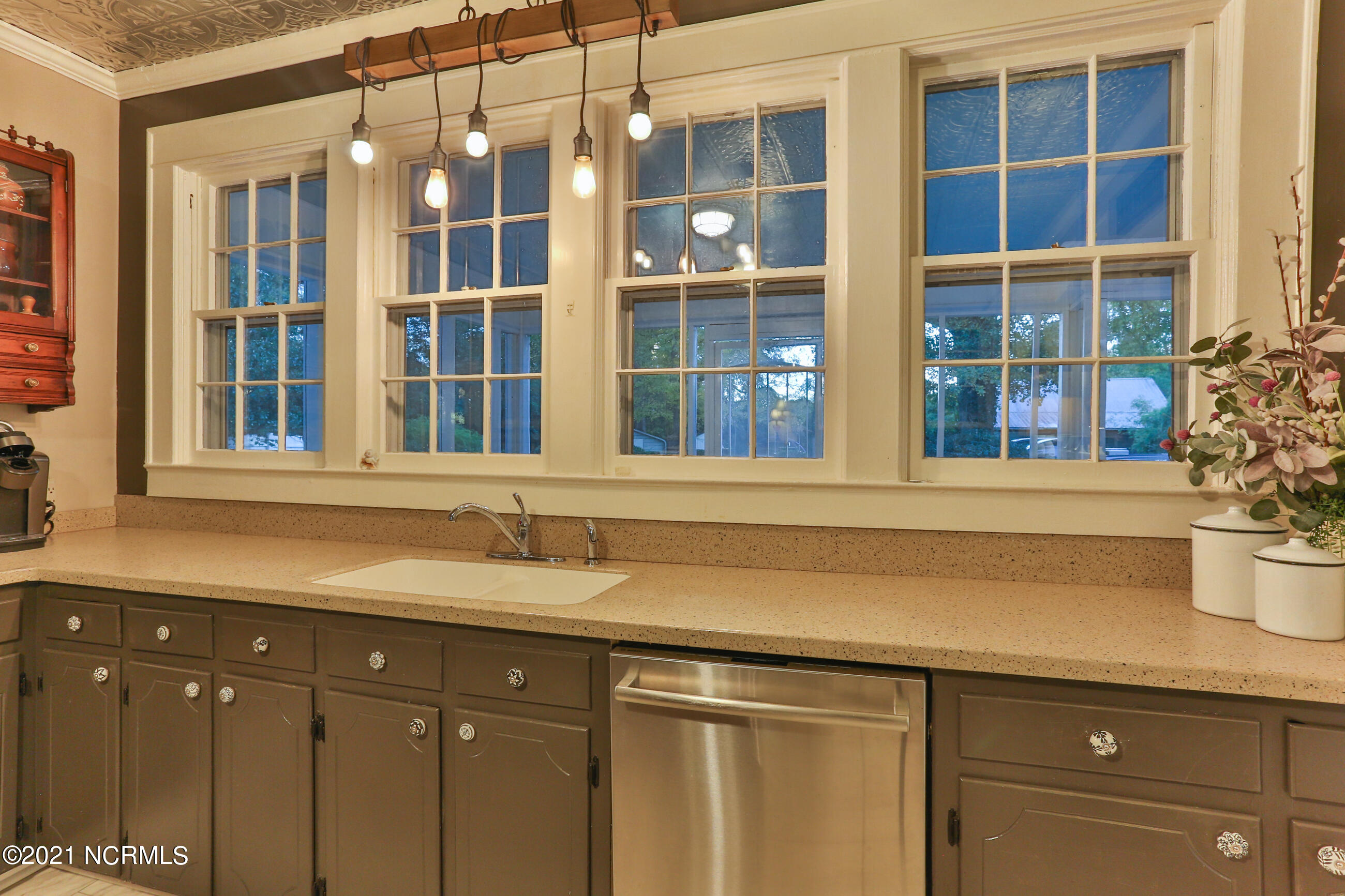 1020 Fayetteville Road Rockingham, NC 28379 - Photo 29 of 85 eat in kitchen