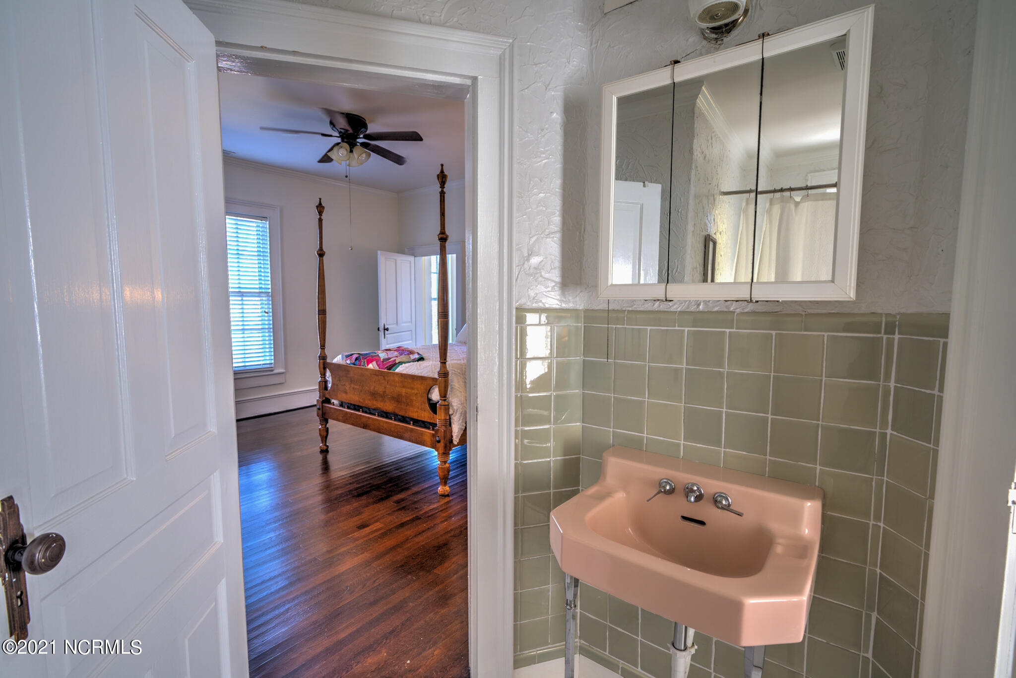 1020 Fayetteville Road Rockingham, NC 28379 - Photo 57 of 85 upstairs bathroom