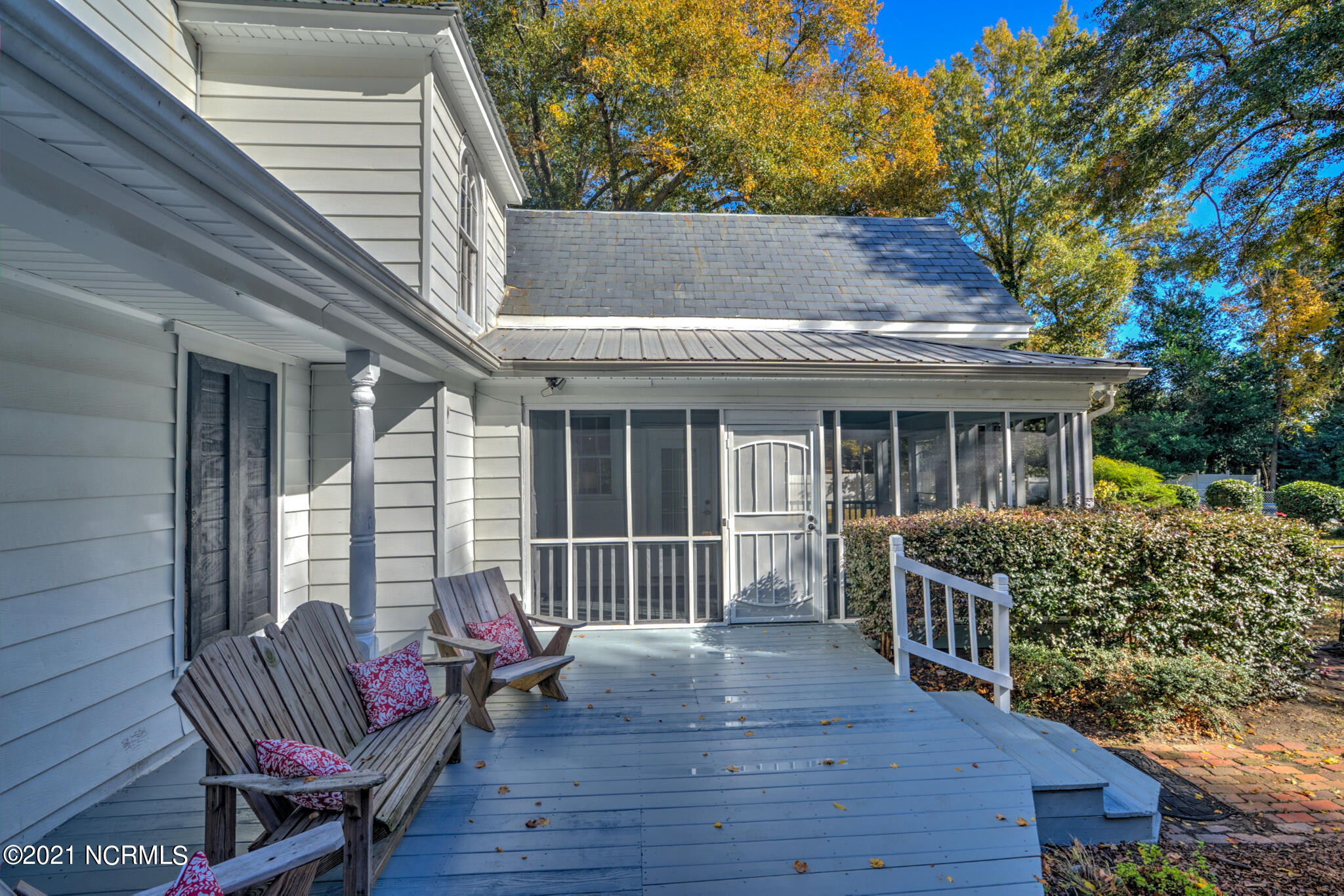 1020 Fayetteville Road Rockingham, NC 28379 - Photo 65 of 85 lounging deck