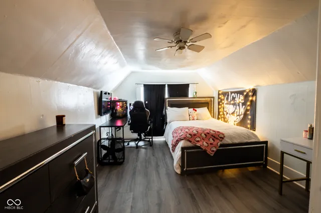 $369,999 | 198 West King Street, Franklin, IN 46131