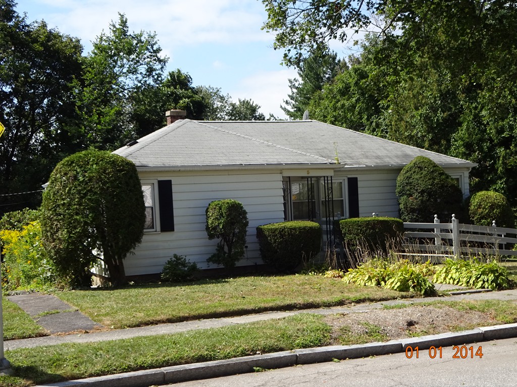 3 Sherwood Road Worcester, MA 01602 - Photo 1 of 12 a front view of house with yard and green space