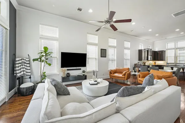 $3,300 | 5612 Kiam Street, Houston, TX 77007