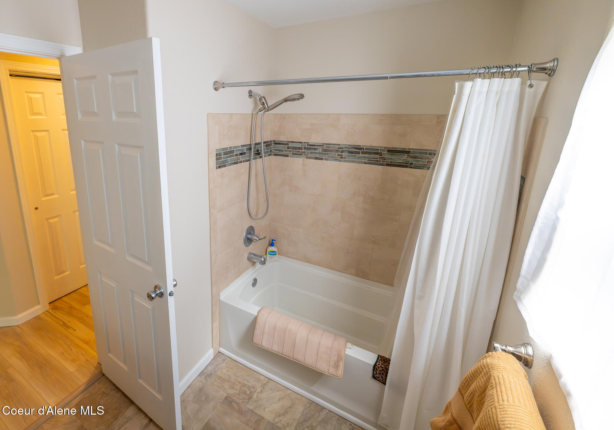 1506 South Riverside Harbor Drive Post Falls, ID 83854 - Photo 57 of 75 BathHall_02_2000