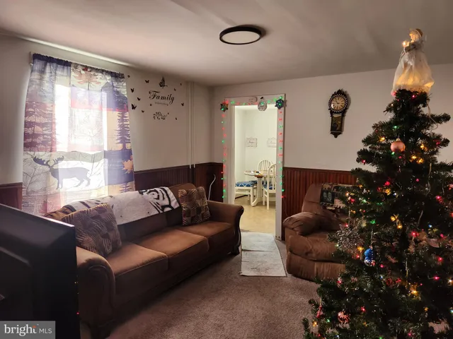 a view of empty room with windows