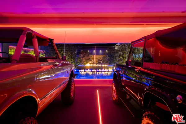 a view of an outdoor space