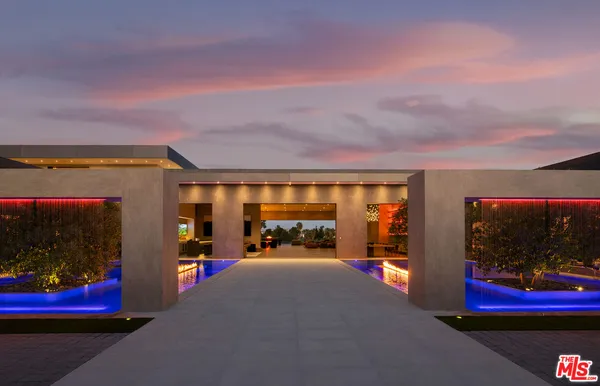 a view of a flesh screen tv