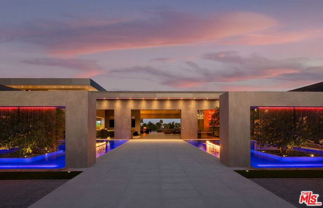 a view of a flesh screen tv