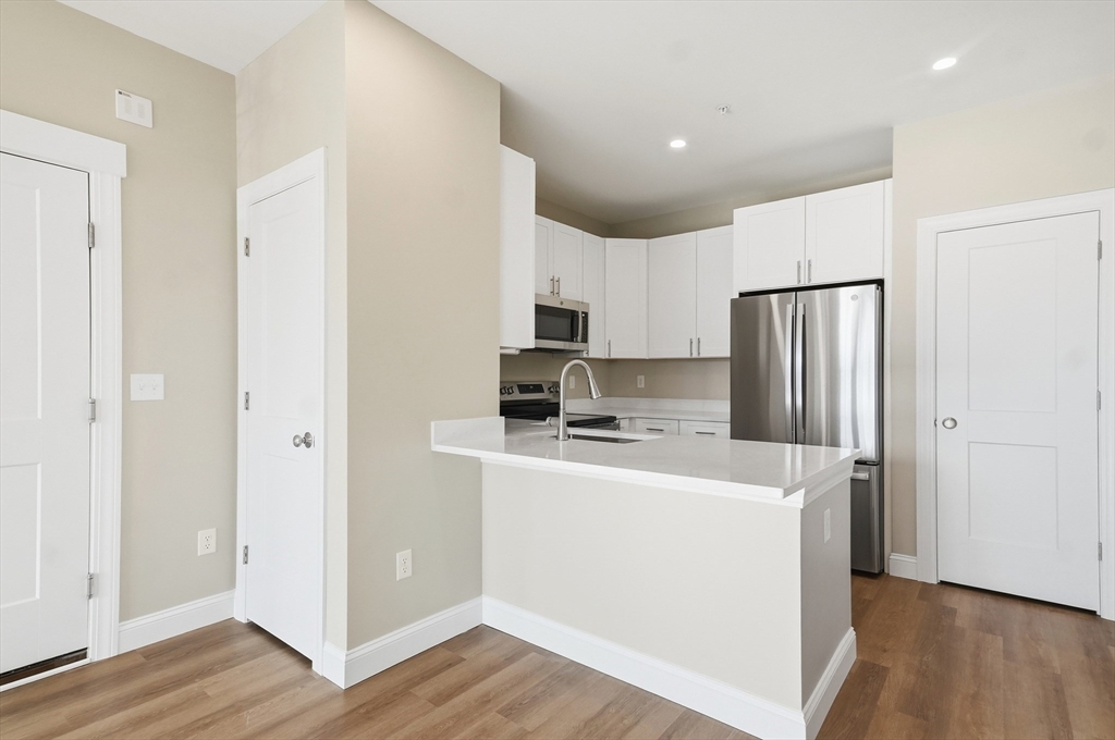 8 Vine Street, Unit 4 Haverhill, MA 01830 - Photo 10 of 21