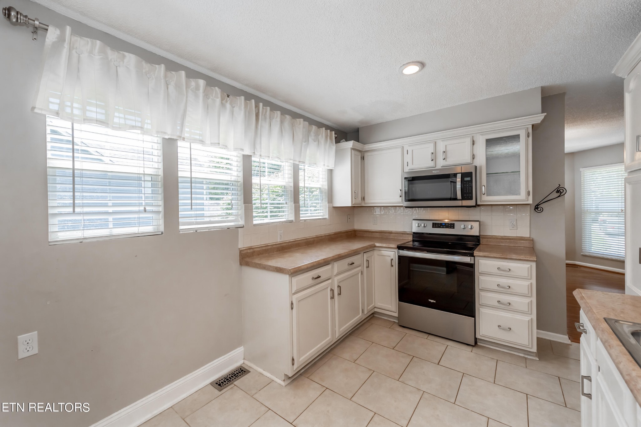 1404 Wenlock Road Knoxville, TN 37922 - Photo 11 of 41 Gallery Image 11