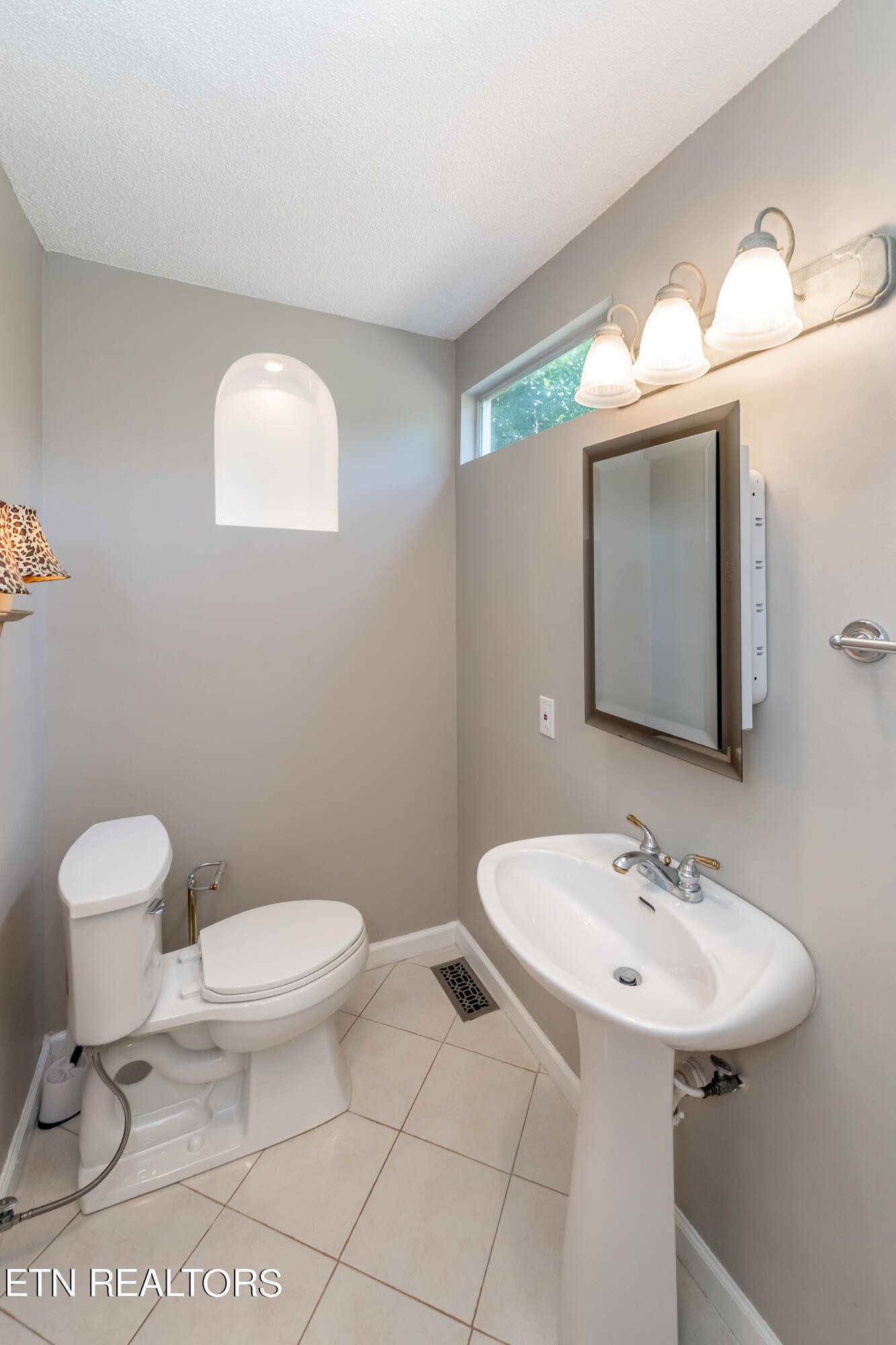 1404 Wenlock Road Knoxville, TN 37922 - Photo 12 of 41 Gallery Image 12