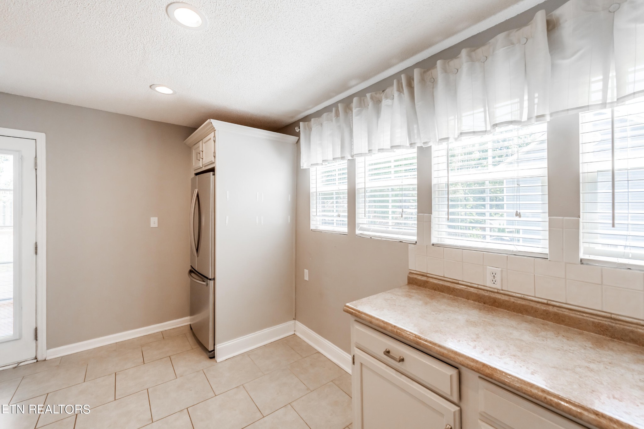 1404 Wenlock Road Knoxville, TN 37922 - Photo 16 of 41 Gallery Image 16