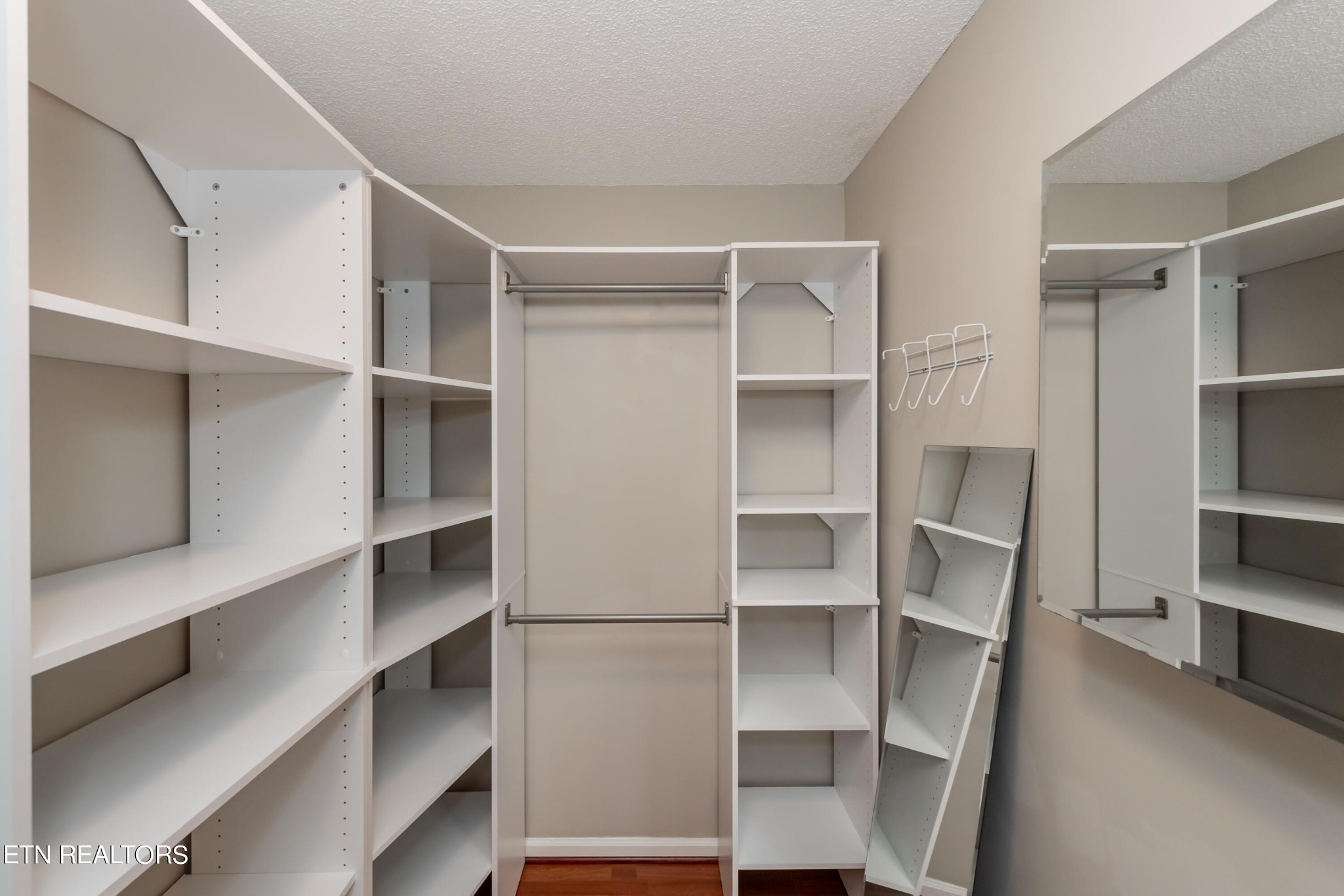 1404 Wenlock Road Knoxville, TN 37922 - Photo 25 of 41 Gallery Image 25