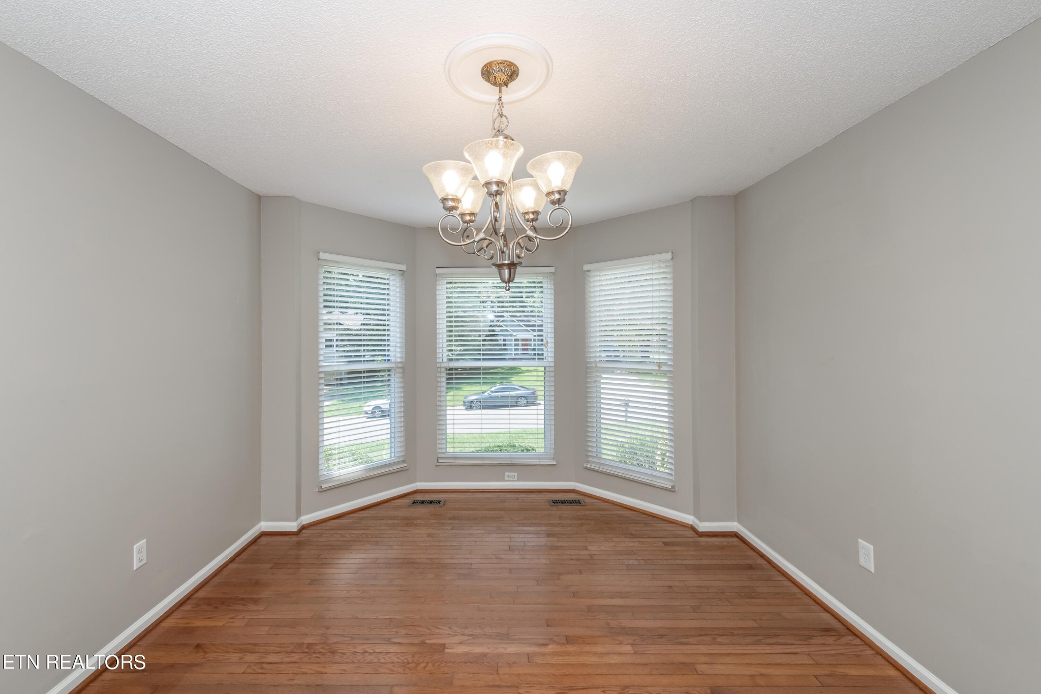 1404 Wenlock Road Knoxville, TN 37922 - Photo 4 of 41 Gallery Image 4