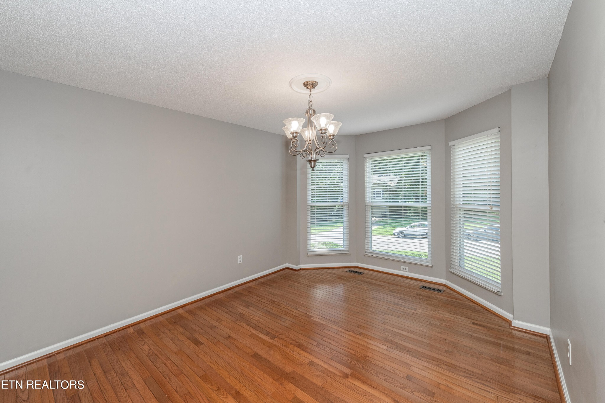 1404 Wenlock Road Knoxville, TN 37922 - Photo 5 of 41 Gallery Image 5