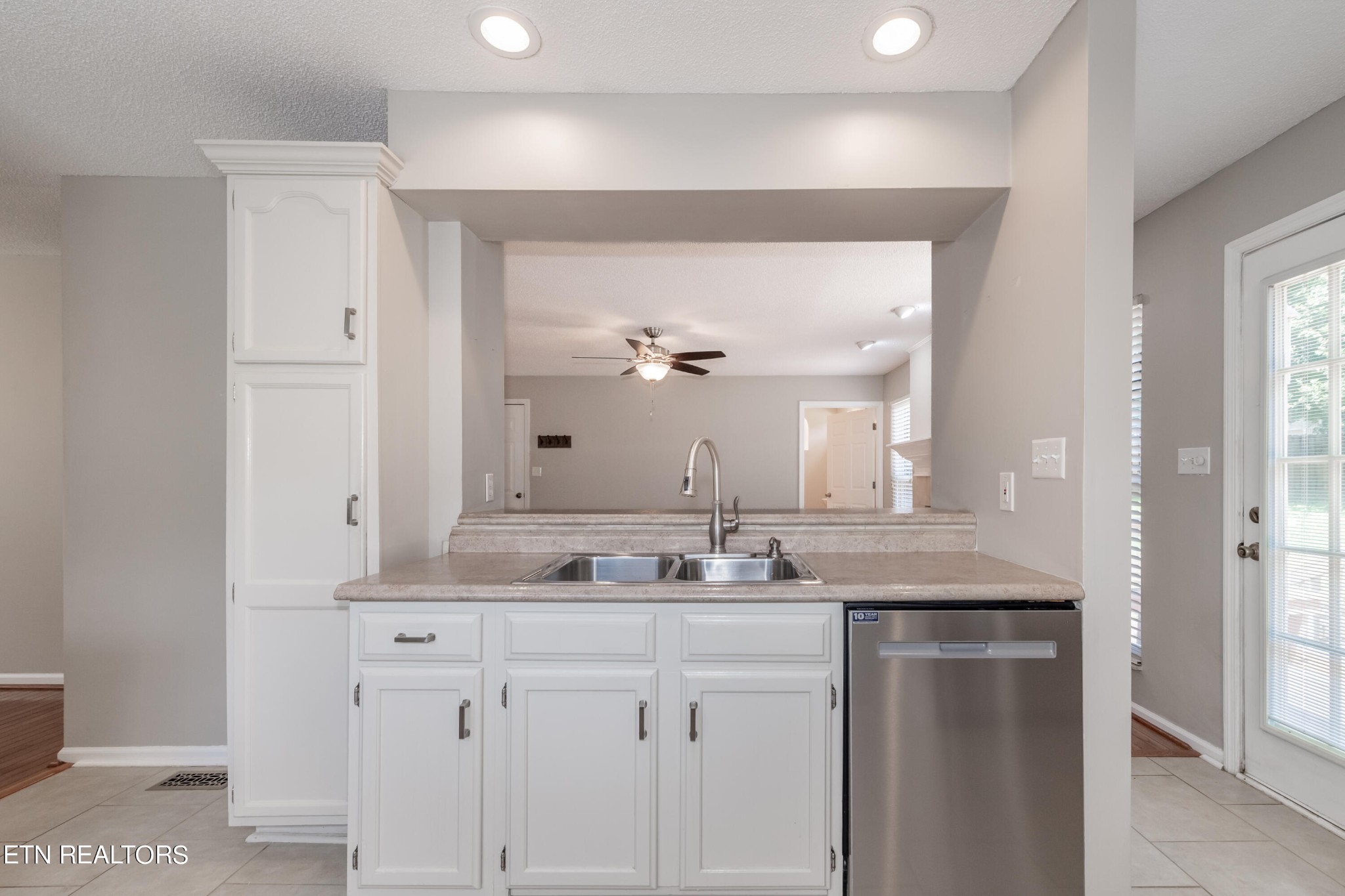 1404 Wenlock Road Knoxville, TN 37922 - Photo 10 of 41 Gallery Image 10