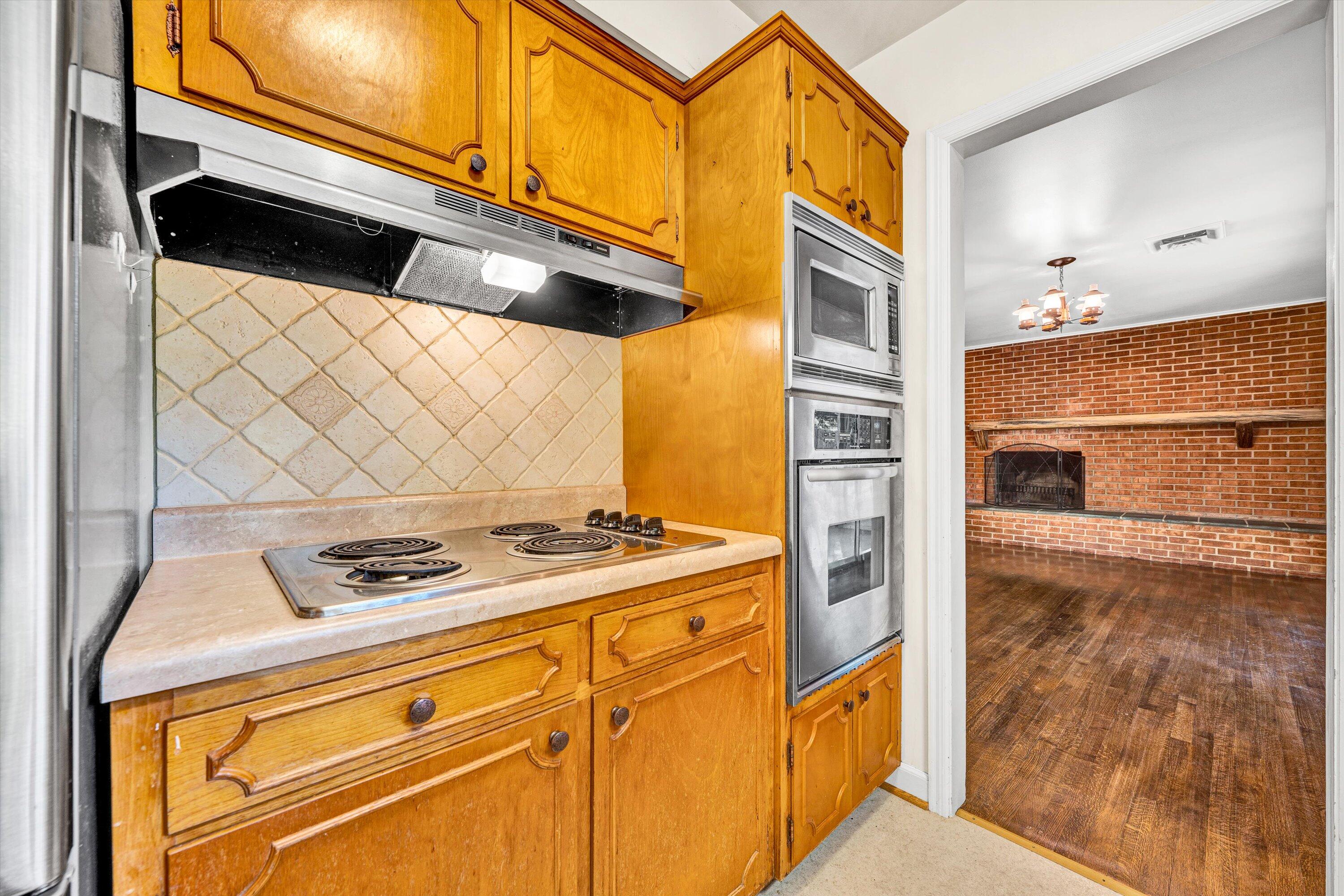 3008 Lofton Road Roanoke, VA 24018 - Photo 18 of 52 a kitchen with stainless steel appliances granite countertop a stove and a refrigerator