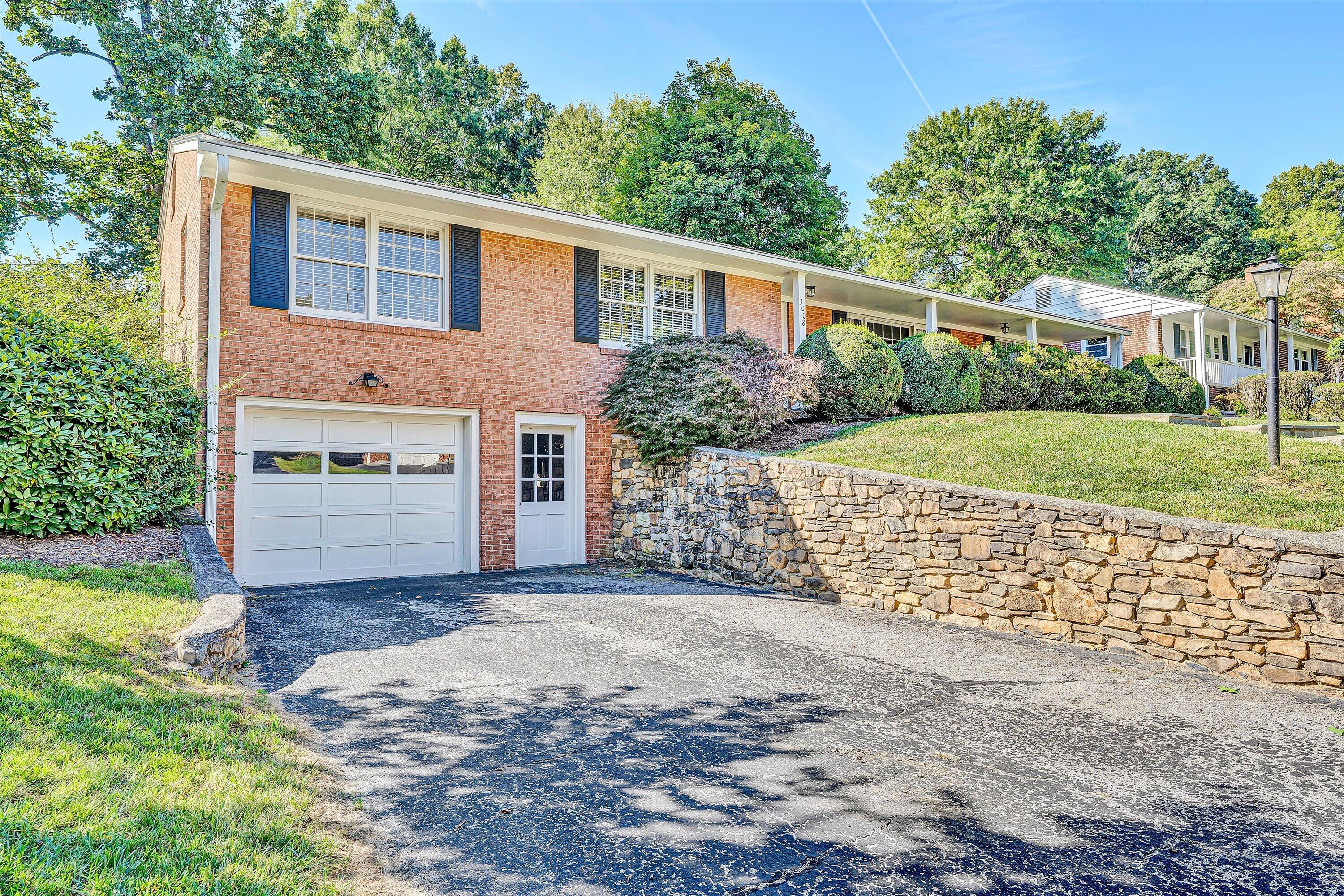 3008 Lofton Road Roanoke, VA 24018 - Photo 3 of 52 a front view of a house with garden